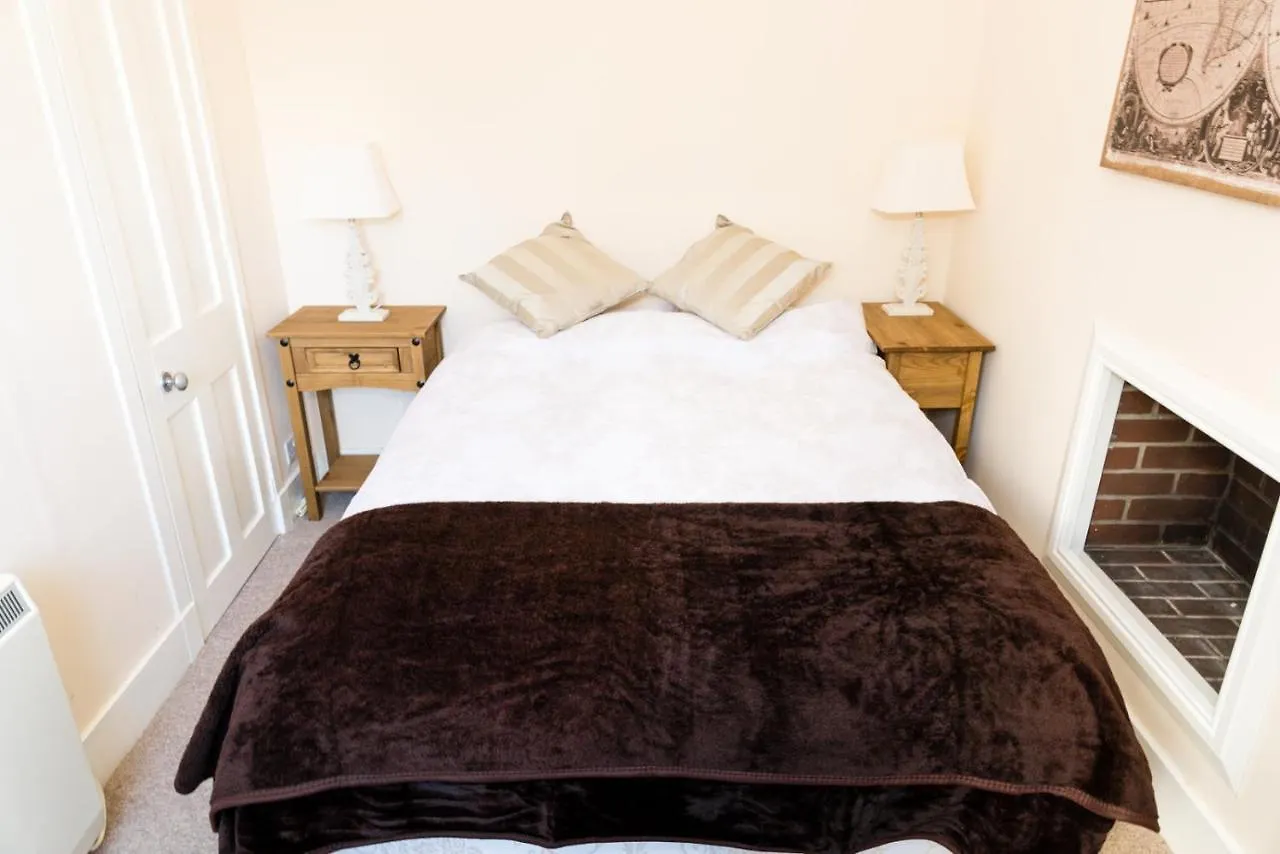 Stylish 2 Bedroom, City Centre Apartment 阿伯丁